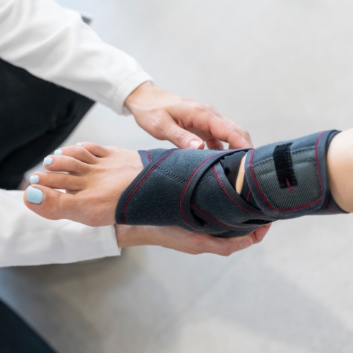 custom-bracing-Premier-Physiotherapy-and-Sports-Medicine-Vaughan-ON